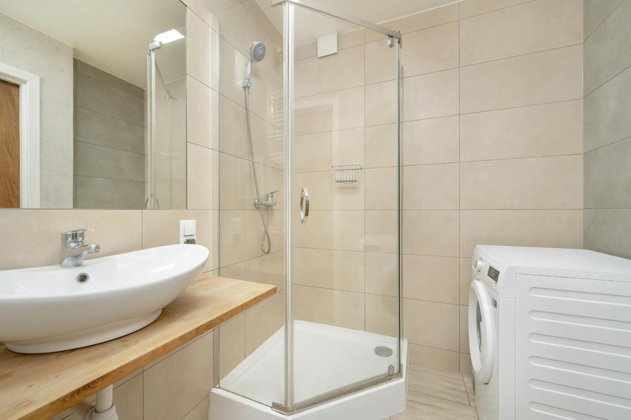 Charming Trzebnicka By Renters Apartment